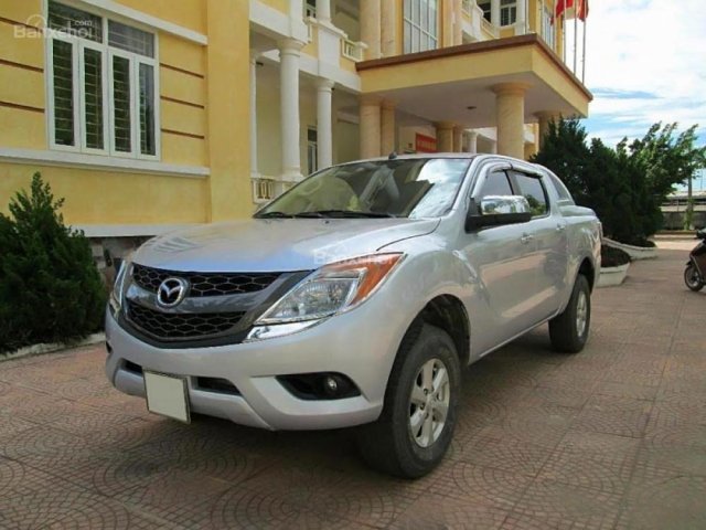 Bán Mazda BT 50 4x4 MT đời 2012, màu bạc, nhập khẩu 