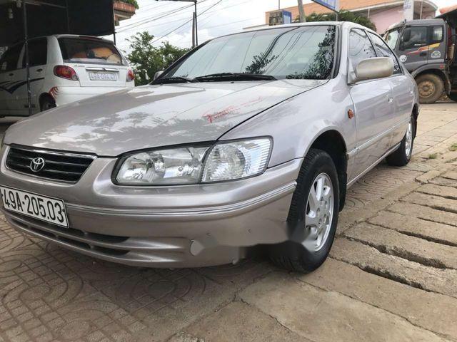 Bán Toyota Camry năm 2001, màu hồng phấn