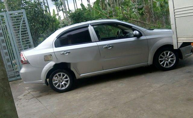 Bán xe Daewoo Gentra năm sản xuất 2010, màu bạc xe gia đình