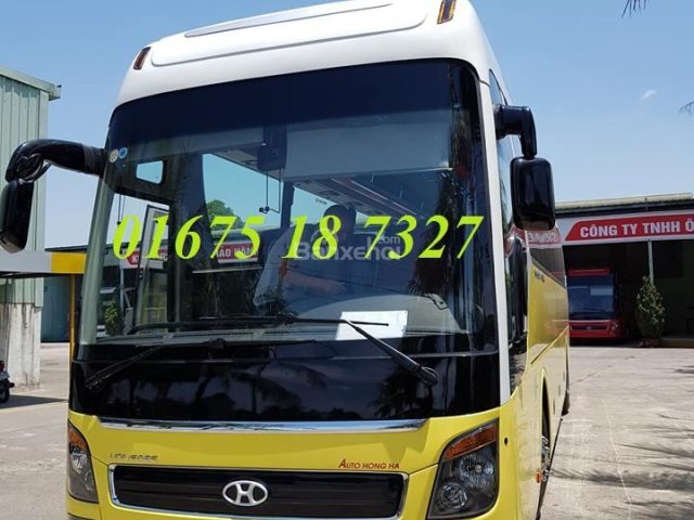 Bán xe Hino Universe K47 sản xuất 2018, hai màu