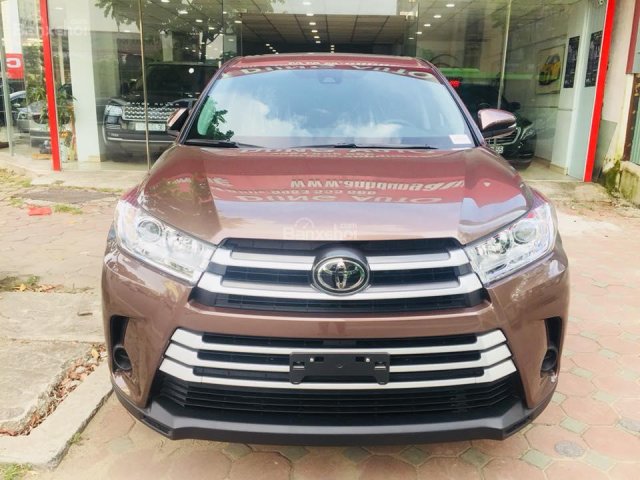 Bán Toyota Highlander 2017 LE màu nâu sậm, xe mới 100%