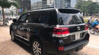 Cần bán Toyota Land Cruiser VX 2017, màu đen, nhập khẩu