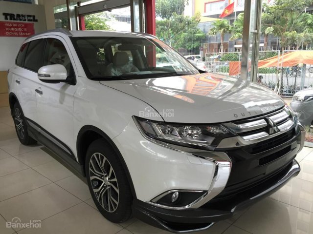 Cần bán Mitsubishi Outlander 2.0 CVT Premium 2018, giá ưu dãi nhất Sài Gòn và nhiều quà tặng hấp dẫn