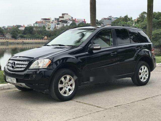 Cần bán gấp Mercedes ML 350 đời 2005, màu đen, nhập khẩu nguyên chiếc