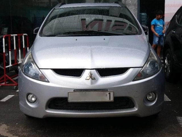 Do đổi xe cần bán Mitsubishi Grandis đời 2009, màu xám (ghi)