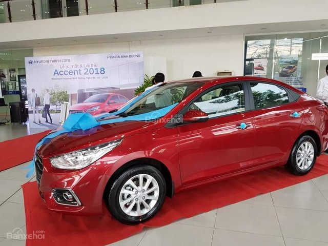 Bán xe Hyundai Accent 2018 màu đỏ, số tự động, hỗ trợ vay trả góp đến 90%, LH: 090 467 5566