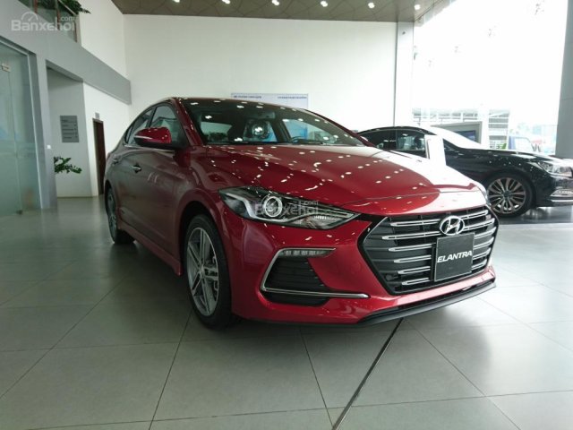 Bán Hyundai Elantra Sport 2018 thế hệ mới màu đỏ, xe giao ngay, hỗ trợ trả góp 90%, LH: 090 467 5566