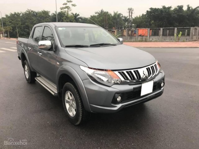 Cần bán xe Mitsubishi Triton 2.5MT 2015, số sàn, màu xám bạc