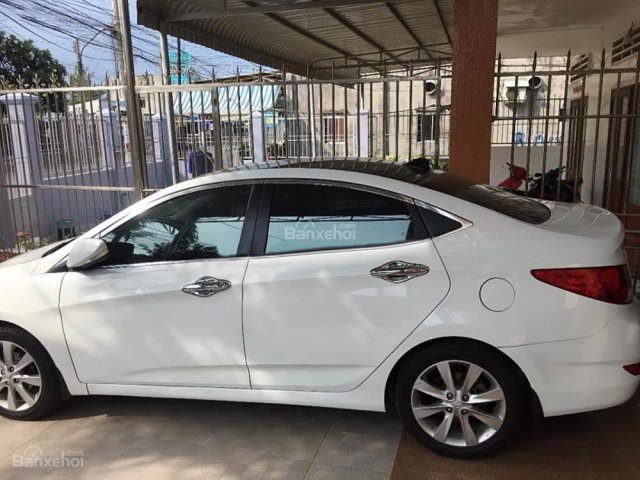 Bán Hyundai Accent đời 2011, màu trắng, nhập khẩu