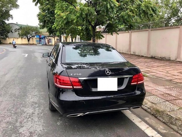 Bán Mercedes E250 năm 2014, màu đen