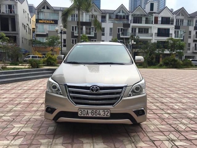 Bán Toyota Innova V 2015, màu vàng cát