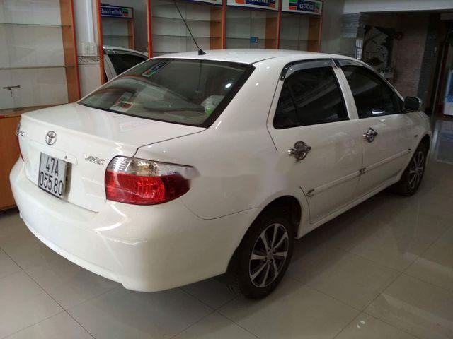 Bán Toyota Vios sản xuất 2005, màu trắng, giá tốt