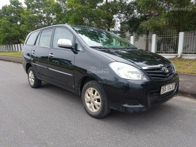 Bán xe Toyota Innova G năm 2006, số sàn, 2 giàn lạnh, màu đen giá cạnh tranh