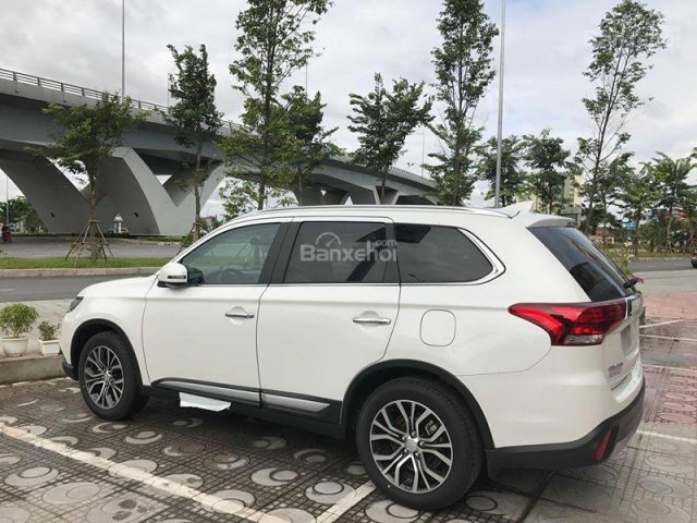 Bán xe Mitsubishi Outlander 2.4 CVT 2018, giá cạnh tranh