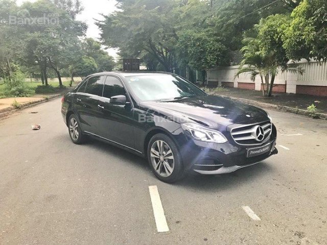 Bán ô tô Mercedes E250 2014, màu đen. Trả trước 500 triệu nhận xe với gói vay ưu đãi