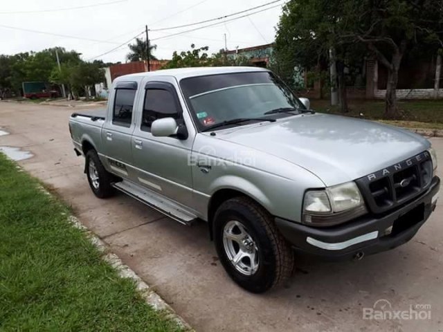 Gia đình cần bán Ford Ranger 2004, số sàn, máy dầu hai cầu, màu bạc còn mới tinh