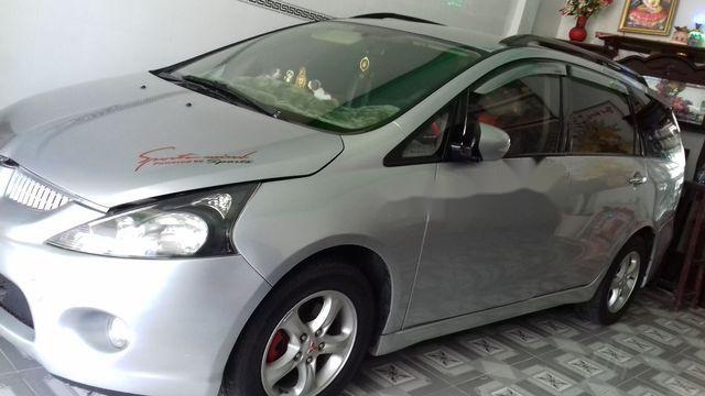 Cần bán Mitsubishi Grandis sản xuất 2005, màu bạc