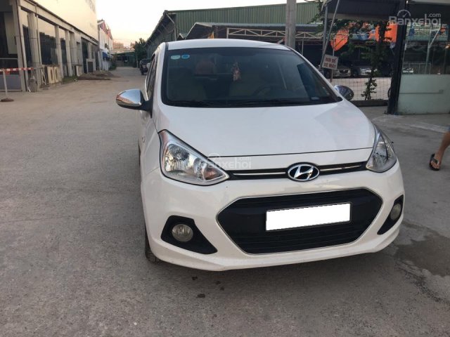 Cần bán xe Hyundai i10 2015 sedan số sàn, màu trắng zin