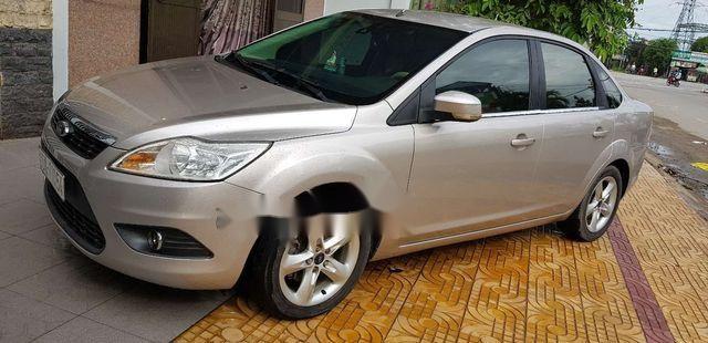 Bán xe Ford Focus đời 2010, màu bạc, giá tốt