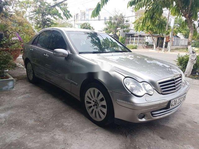 Bán Mercedes C180 đời 2004, màu bạc, giá 240tr