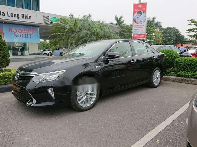 Cần bán Toyota Camry 2.5Q năm 2018, màu đen, giá tốt