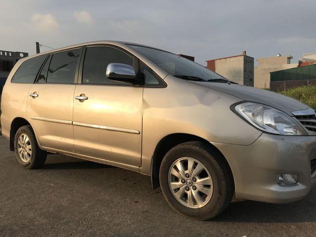 Cần bán xe Toyota Innova năm sản xuất 2011 xe gia đình giá cạnh tranh