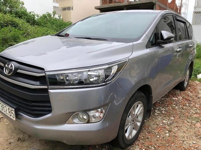 Cần bán gấp Toyota Innova đời 2017, màu xám chính chủ, giá tốt