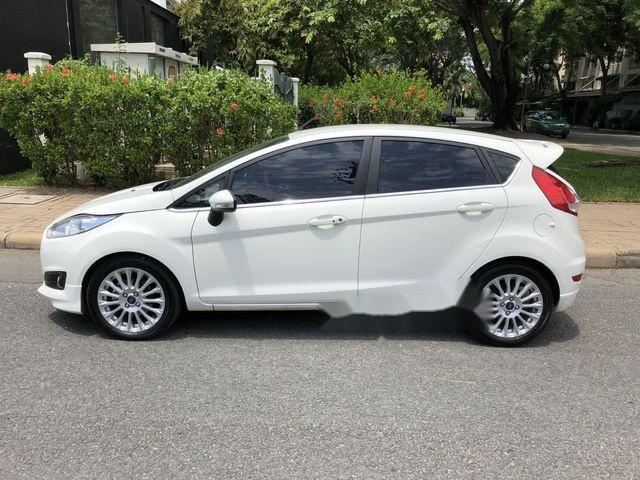 Bán Ford Fiesta Ecoboost AT năm 2016, màu trắng 