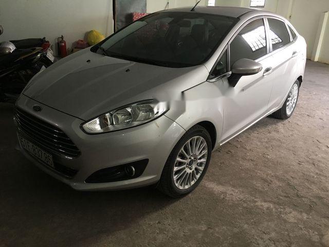 Bán Ford Fiesta sản xuất 2016, màu bạc chính chủ giá cạnh tranh