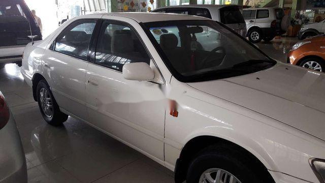 Bán xe Toyota Camry năm sản xuất 1999, màu trắng