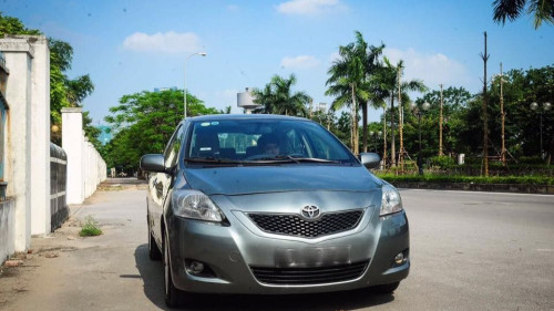 Gia đình em cần bán xe Yaris 2010 nhập Nhật 1.3