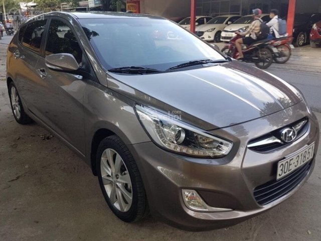 Cần bán Hyundai Accent sản xuất 2014, màu vàng, nhập khẩu