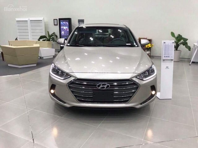 Khuyến mãi bán xe Hyundai Elantra Sport 1.6 Turbo màu vàng cát, vàng be, có xe sẵn giao ngay