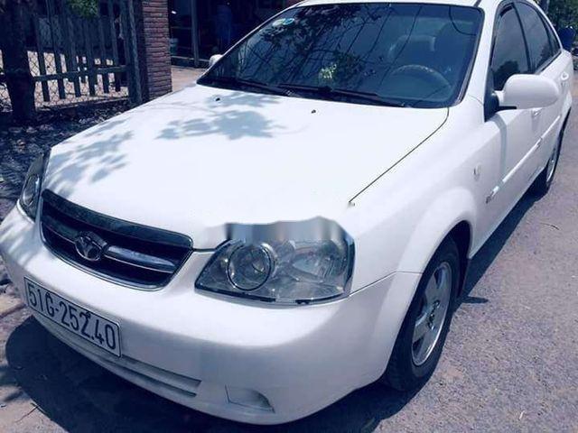 Cần bán lại xe Daewoo Lacetti sản xuất 2008, màu trắng giá tốt