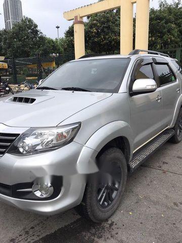 Cần bán Toyota Fortuner đời 2016, màu bạc, 885 triệu