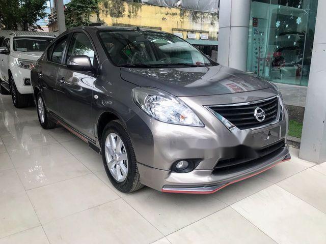 Cần bán xe Nissan Sunny XV Premium S năm 2018, màu xám