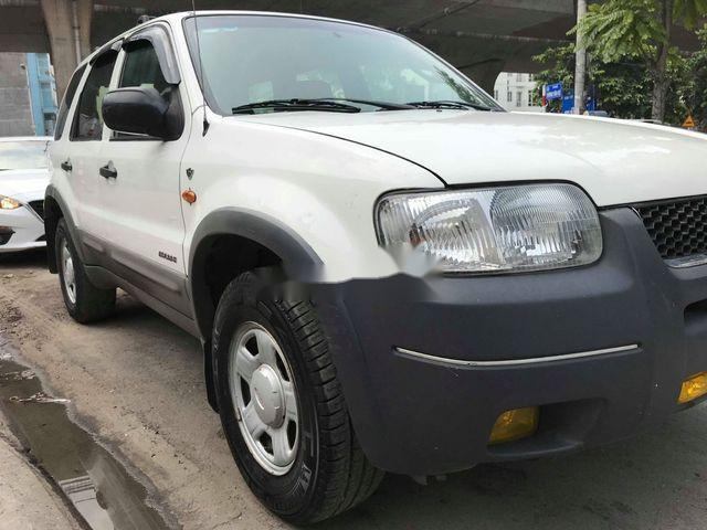 Cần bán xe Ford Escape AT XLT 3.0 sản xuất năm 2003, màu trắng 