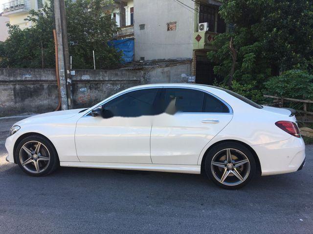 Bán ô tô Mercedes C300 AMG năm 2015, màu trắng