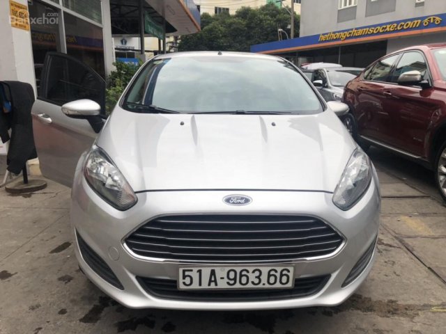 Cần bán lại xe Ford Fiesta sản xuất 2014 màu bạc, 412 triệu nhập khẩu