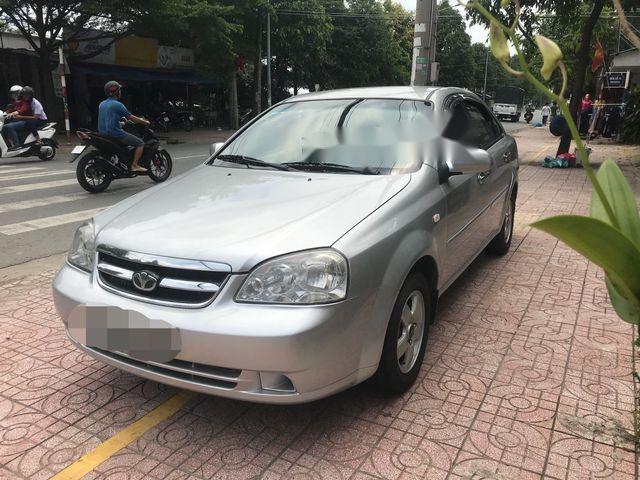 Cần bán gấp Daewoo Lacetti SX đời 2009, màu bạc như mới, 205tr