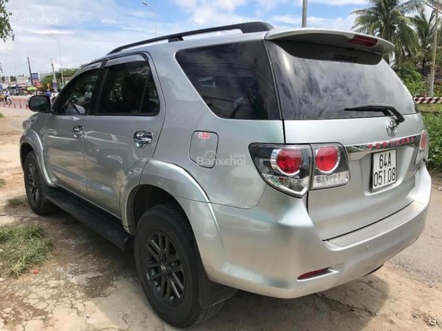 Cần bán gấp Toyota Fortuner 2.4 sản xuất 2015, màu bạc, giá 850tr