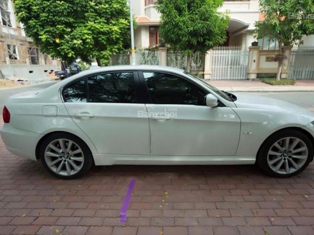 Cần bán BMW 3 Series 320i năm 2010, màu trắng, nhập khẩu