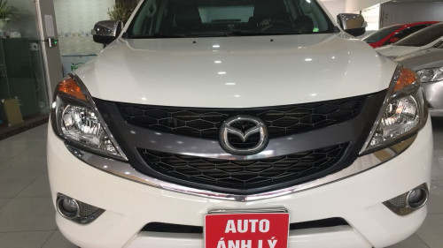 Bán Mazda BT50 2.2AT đăng ký tháng 11/2015, màu trắng, số tự động, còn mới 99%