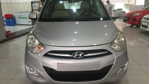 Cần bán gấp Hyundai Grand i10 1.1MT sản xuất 2013, màu bạc  