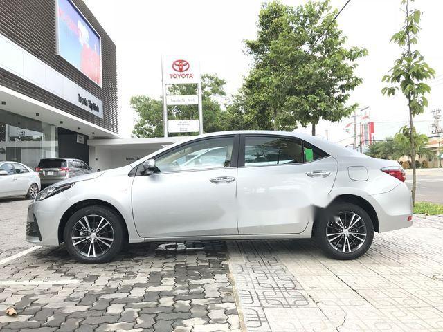 Bán ô tô Toyota Corolla altis sản xuất năm 2018, màu bạc, 678tr