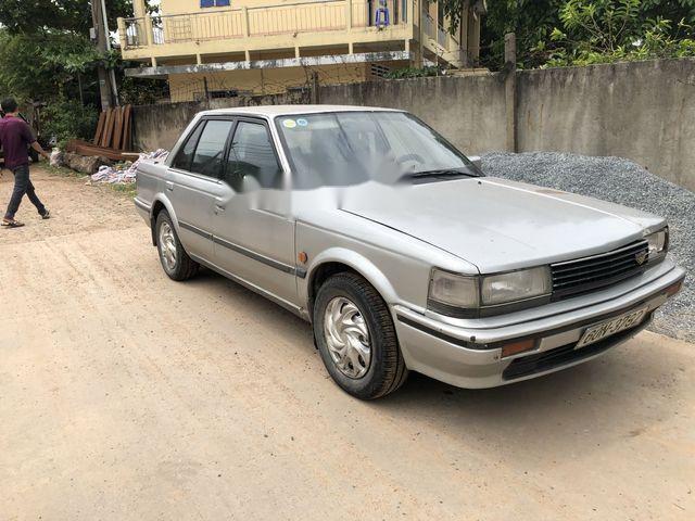 Bán Nissan Bluebird đời 1986, màu bạc, giá 42tr