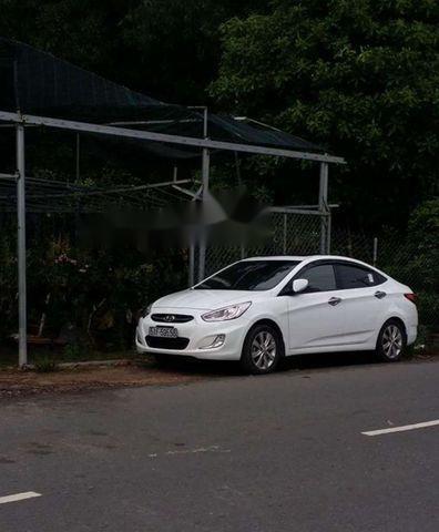 Bán Hyundai Accent sản xuất năm 2015, màu trắng còn mới, 450 triệu