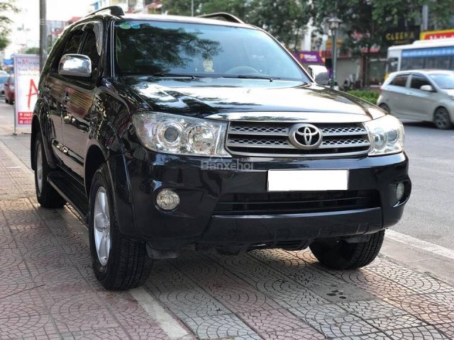 Cần bán Fortuner 2010, số sàn, máy dầu, màu đen