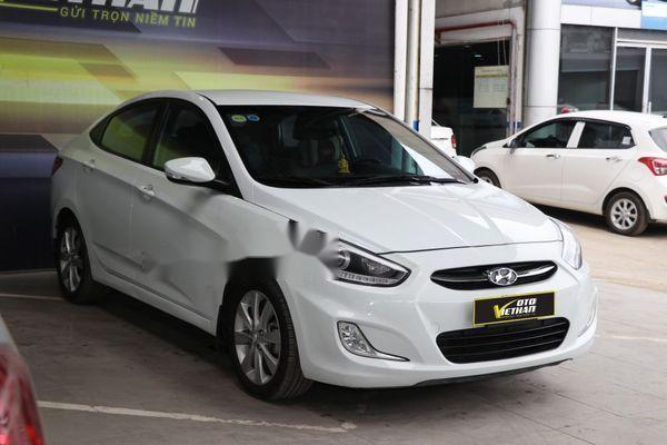 Cần bán xe Hyundai Accent 1.4MT năm 2016, màu trắng, giá tốt