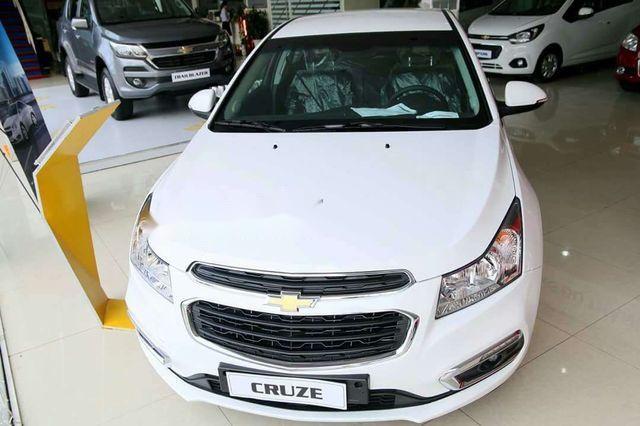 Bán Chevrolet Cruze đời 2018, màu trắng, giá tốt